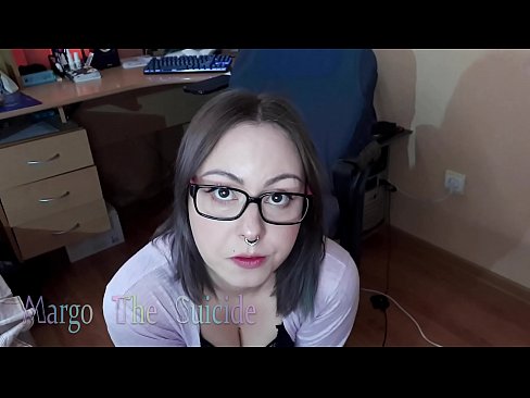 ❤️ Σέξι κορίτσι με γυαλιά πιπιλίζει Dildo βαθιά στην κάμερα Απλά πορνό ❌️